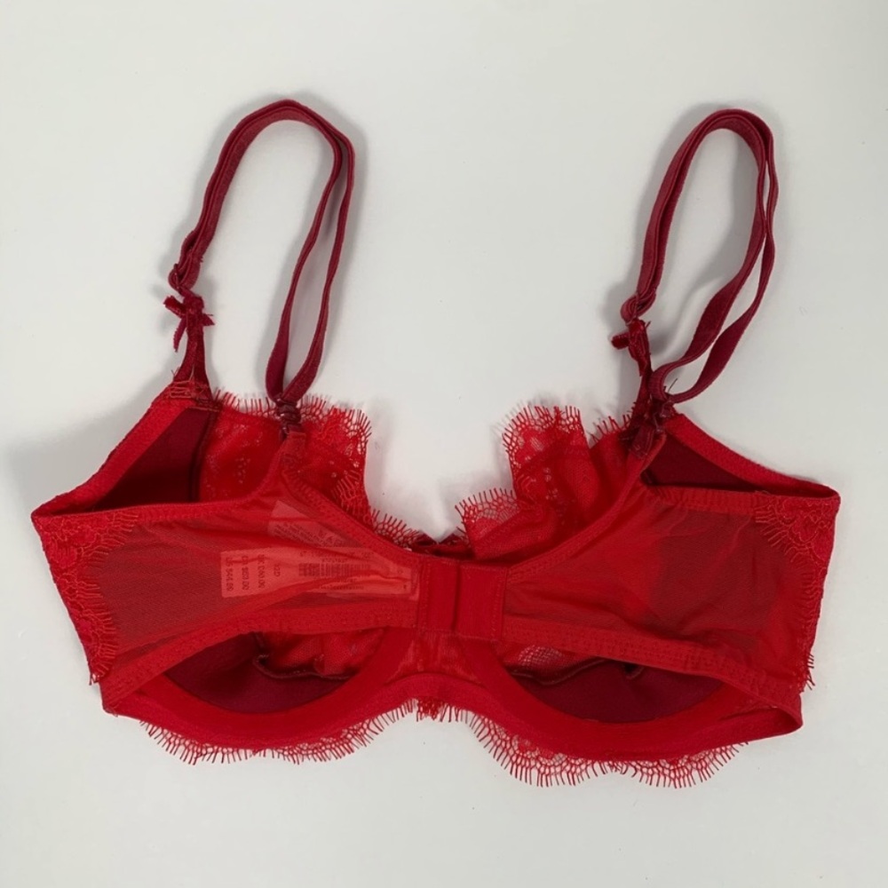 VS NWT 32D Red Lace Dream Angels Push-up Bra - Picture 2 of 3